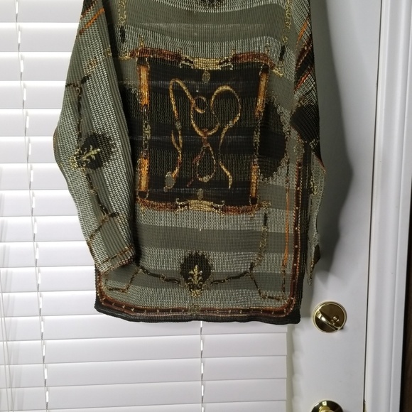 Top - Picture 2 of 3